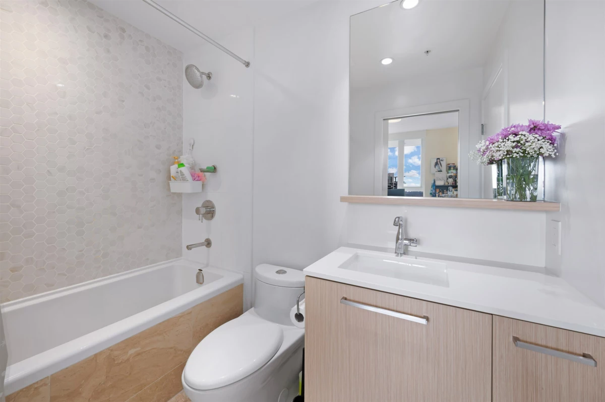 Primary Bathroom Photo of 1309 567 Clarke Road, Coquitlam, BC