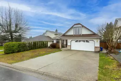 8257 Mcintyre Street, Mission, BC, Mission — Single Family Residence for sale
