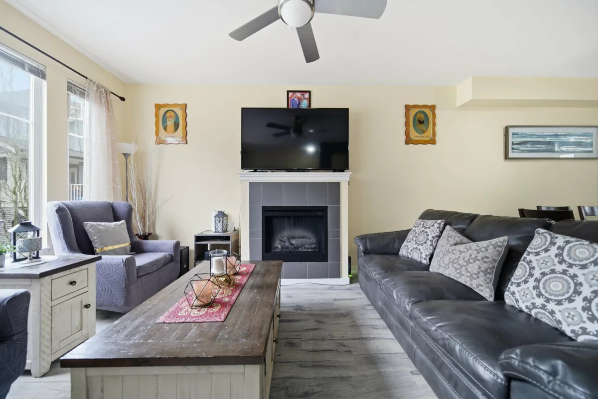 Dining Area Photo of 38 6575 192 Street, Surrey, BC