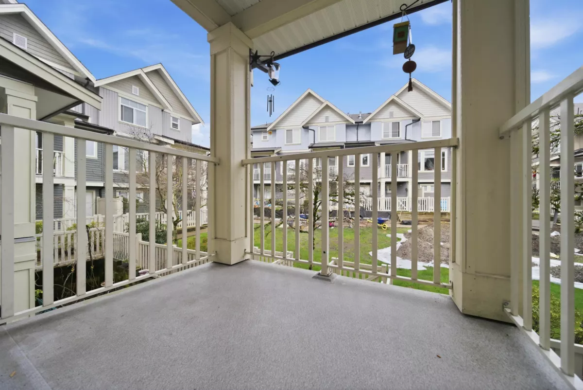 Guest Bathroom Photo of 38 6575 192 Street, Surrey, BC