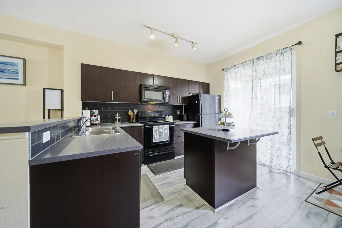 Kitchen Island Photo of 38 6575 192 Street, Surrey, BC