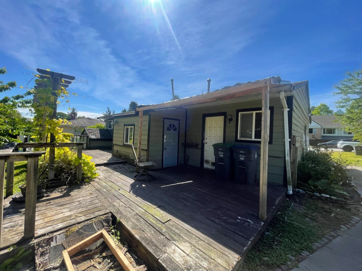 Family Room Photo of 15463 16a Avenue, Surrey, BC