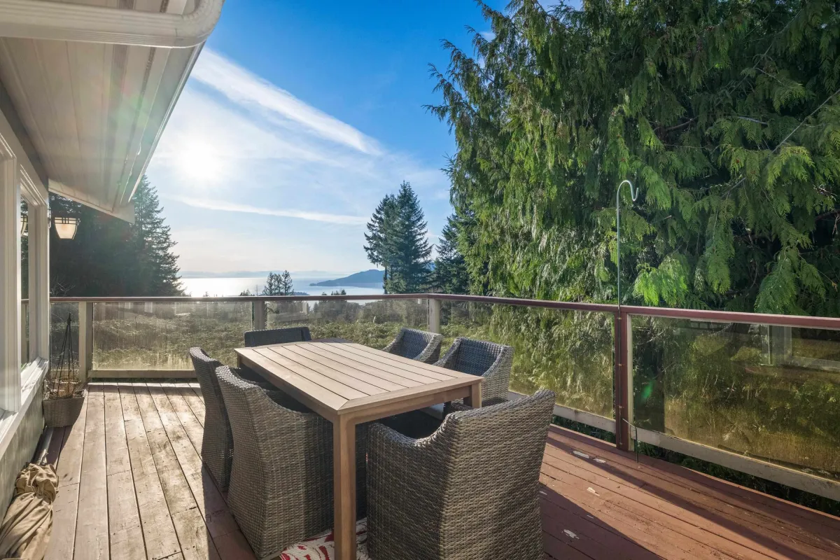 Hot Tub / Spa Photo of 4721 Woodside Place, West Vancouver, BC