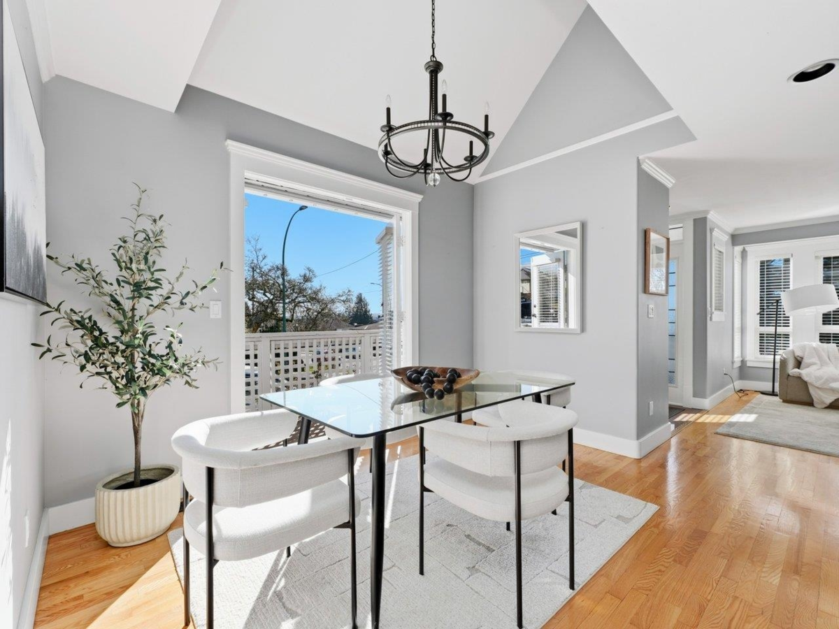 Breakfast Nook Photo of 280 E 5th Street, North Vancouver, BC
