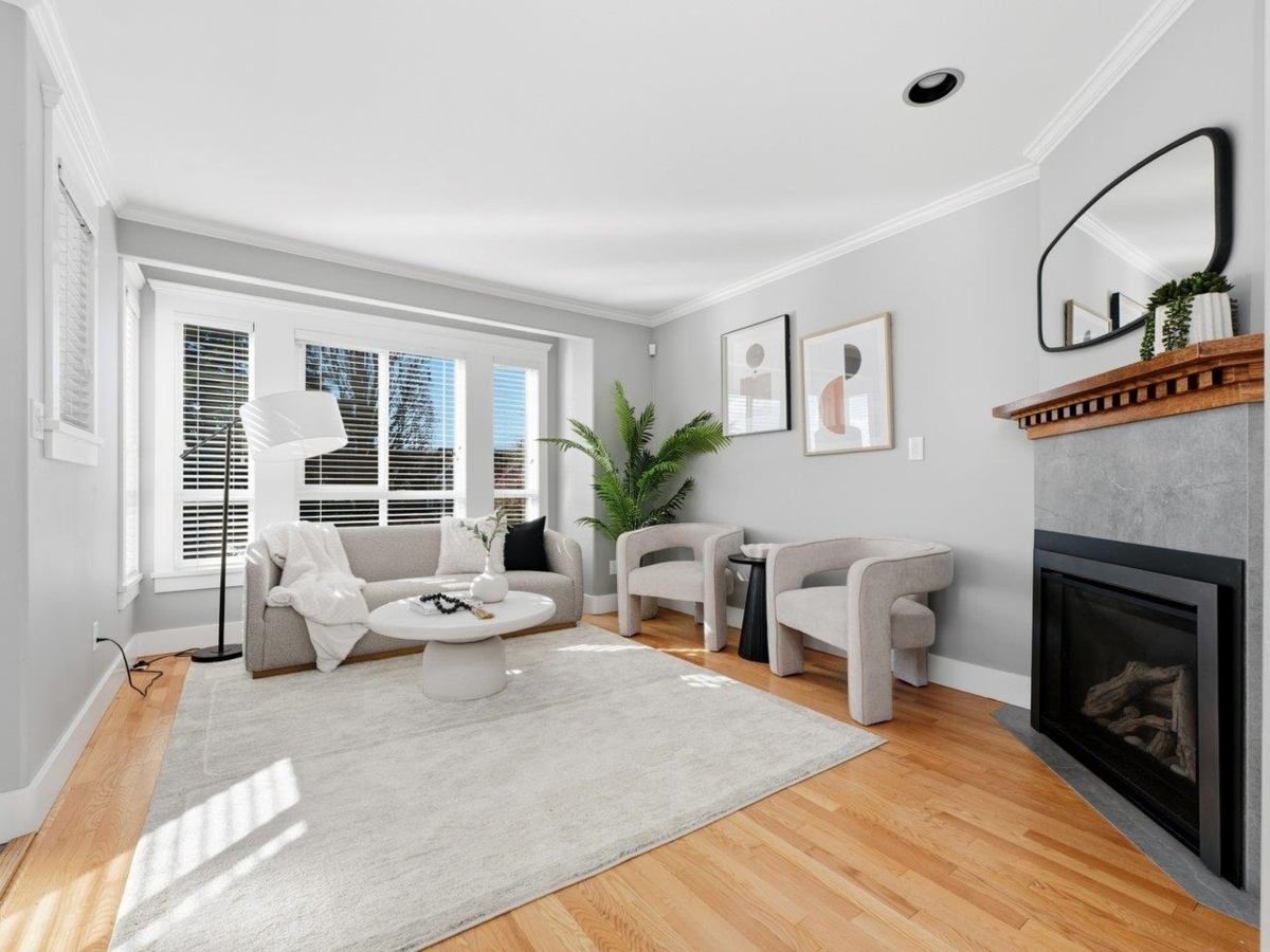 Dining Area Photo of 280 E 5th Street, North Vancouver, BC