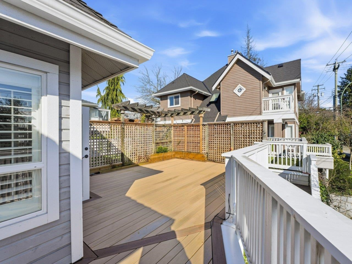 Entry Foyer Photo of 280 E 5th Street, North Vancouver, BC