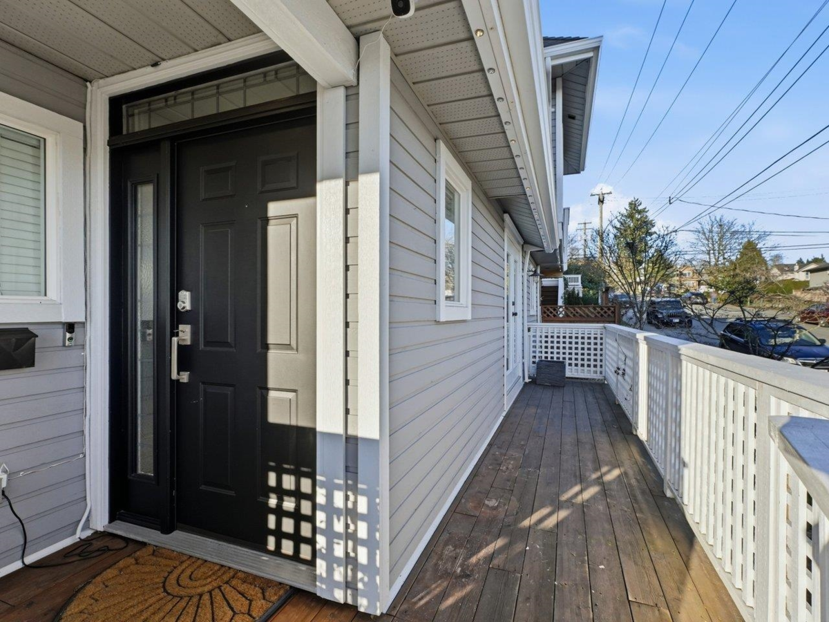 Garden / Landscaping Photo of 280 E 5th Street, North Vancouver, BC