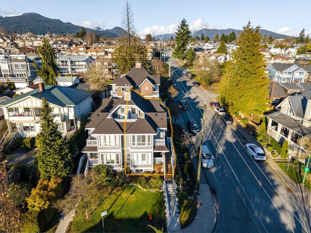 Hot Tub / Spa Photo of 280 E 5th Street, North Vancouver, BC