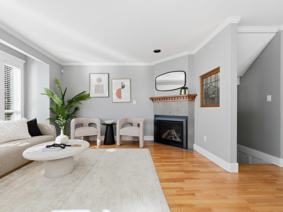 Kitchen Photo of 280 E 5th Street, North Vancouver, BC