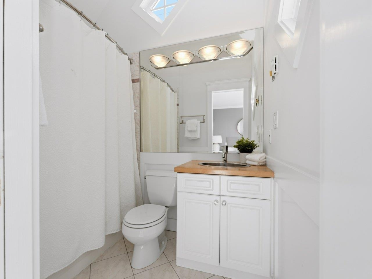 Loft / Bonus Room Photo of 280 E 5th Street, North Vancouver, BC