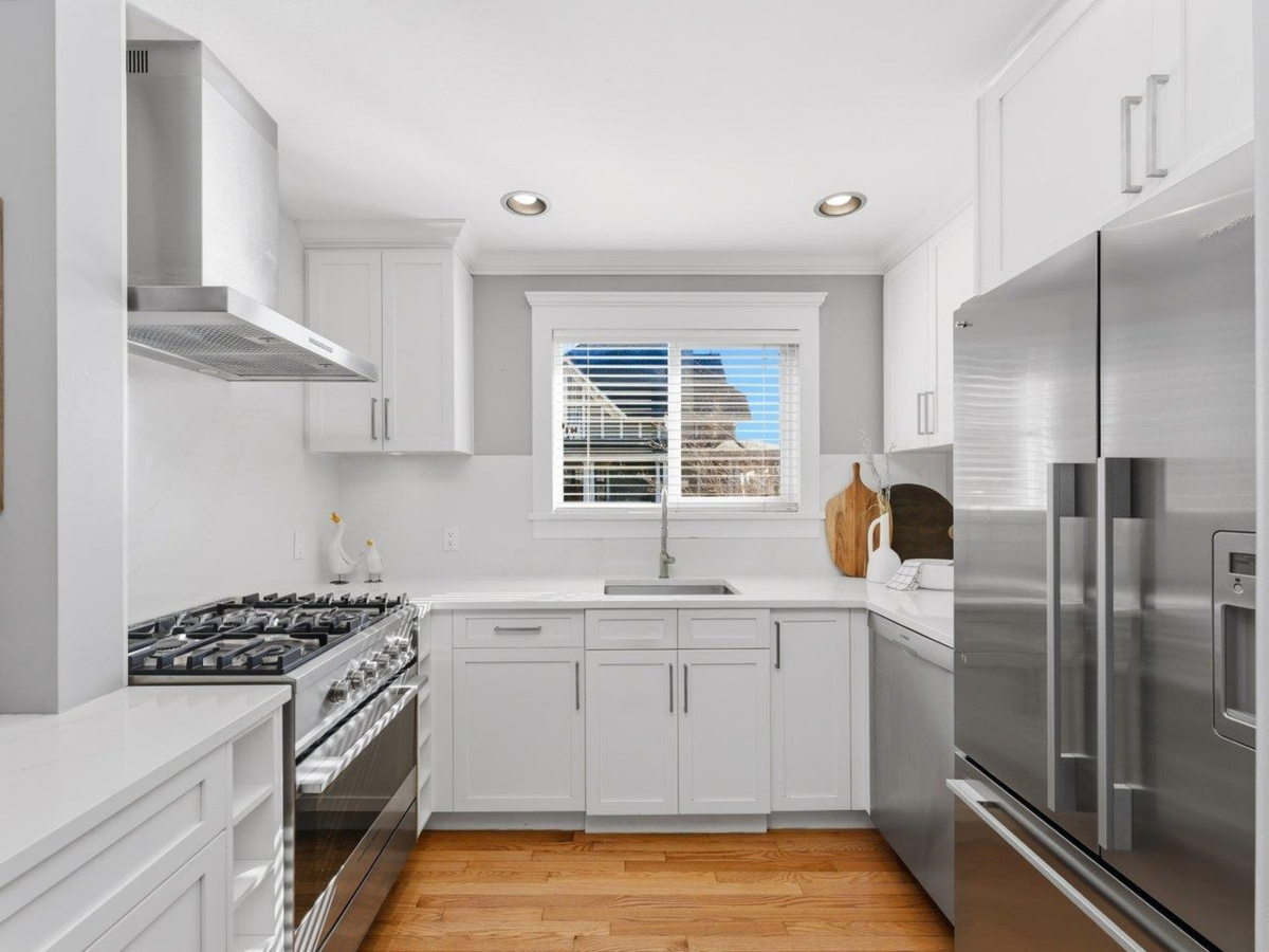 Primary Bathroom Photo of 280 E 5th Street, North Vancouver, BC