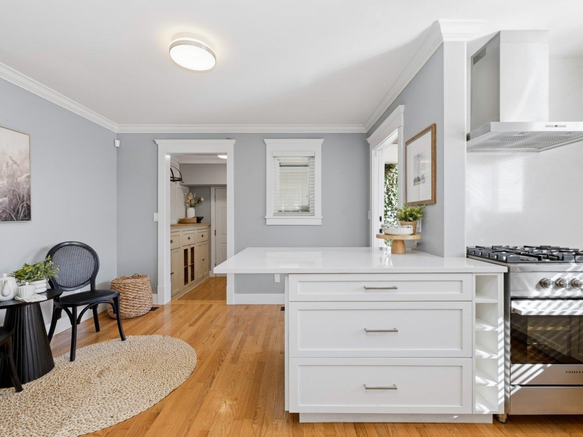 Primary Bedroom Photo of 280 E 5th Street, North Vancouver, BC