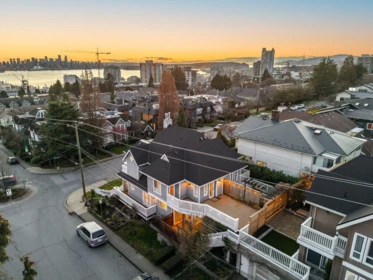 280 E 5th Street, North Vancouver, BC