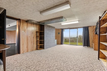 Hallway Photo of 46486 Uplands Road, Chilliwack, BC