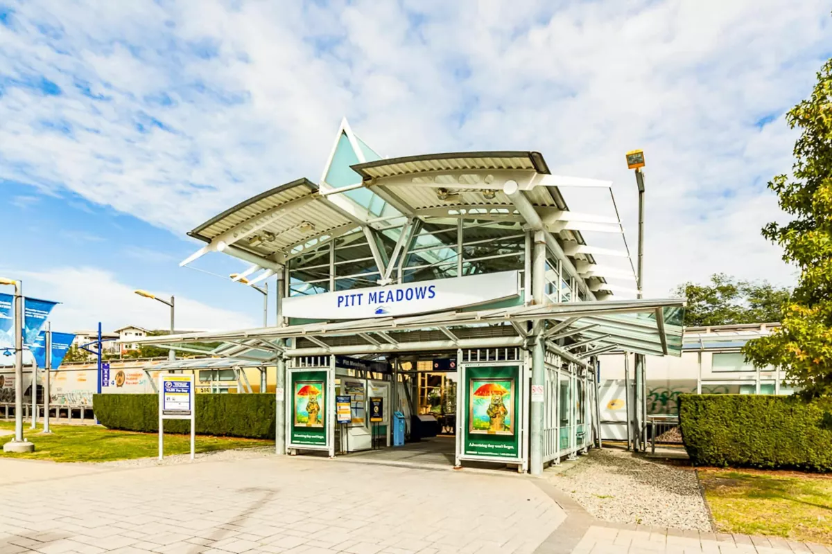 Kitchen Island Photo of 12338 194a Street, Pitt Meadows, BC