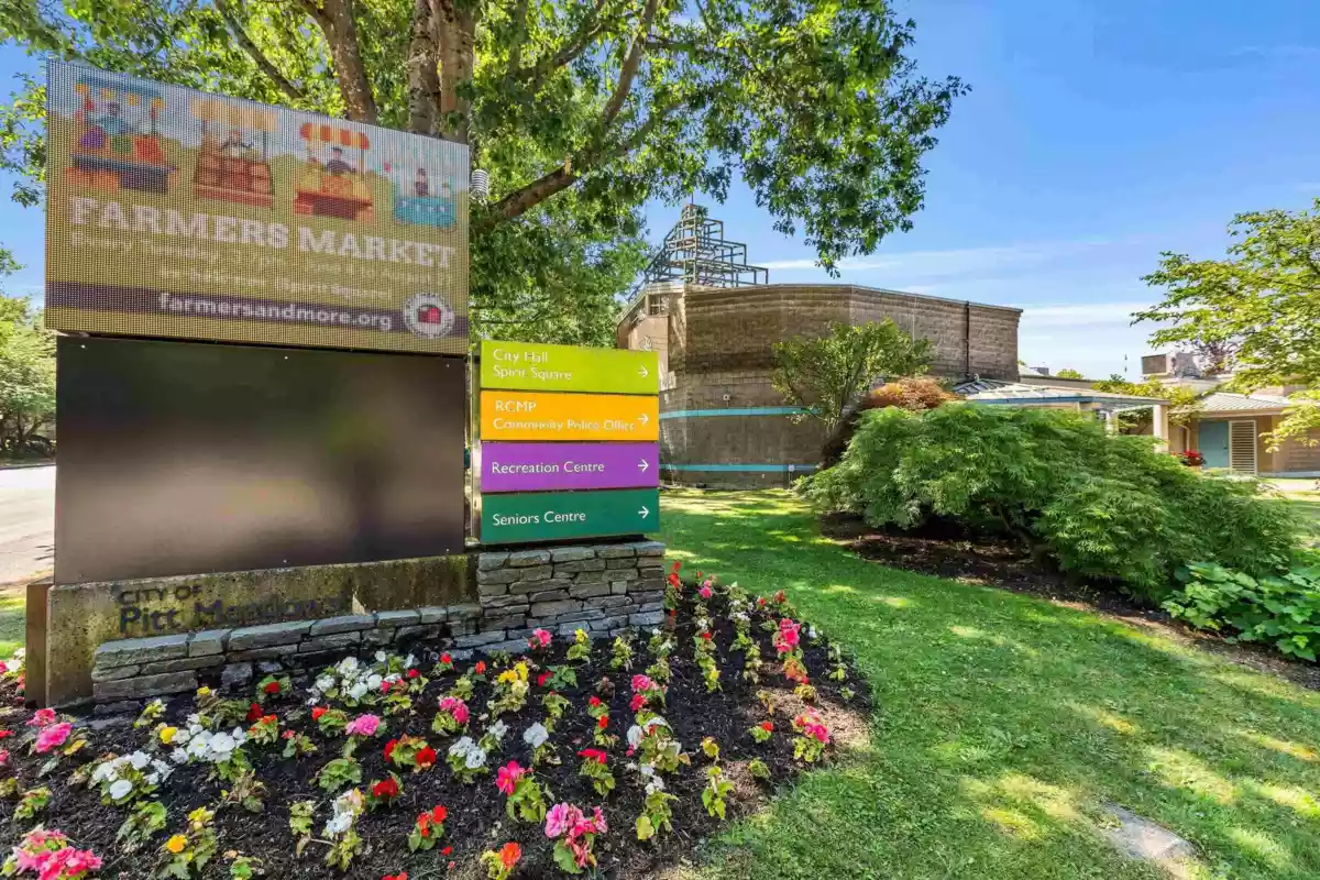 Staircase Photo of 12338 194a Street, Pitt Meadows, BC