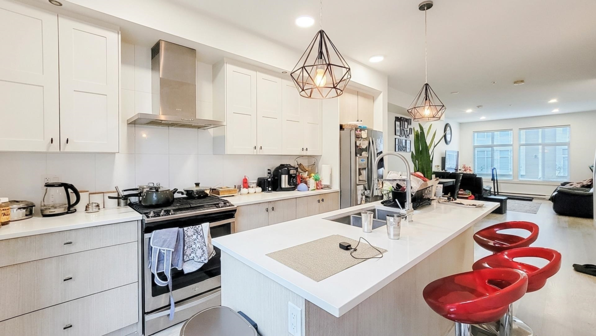 Family Room Photo of 72 24108 104 Avenue, Maple Ridge, BC