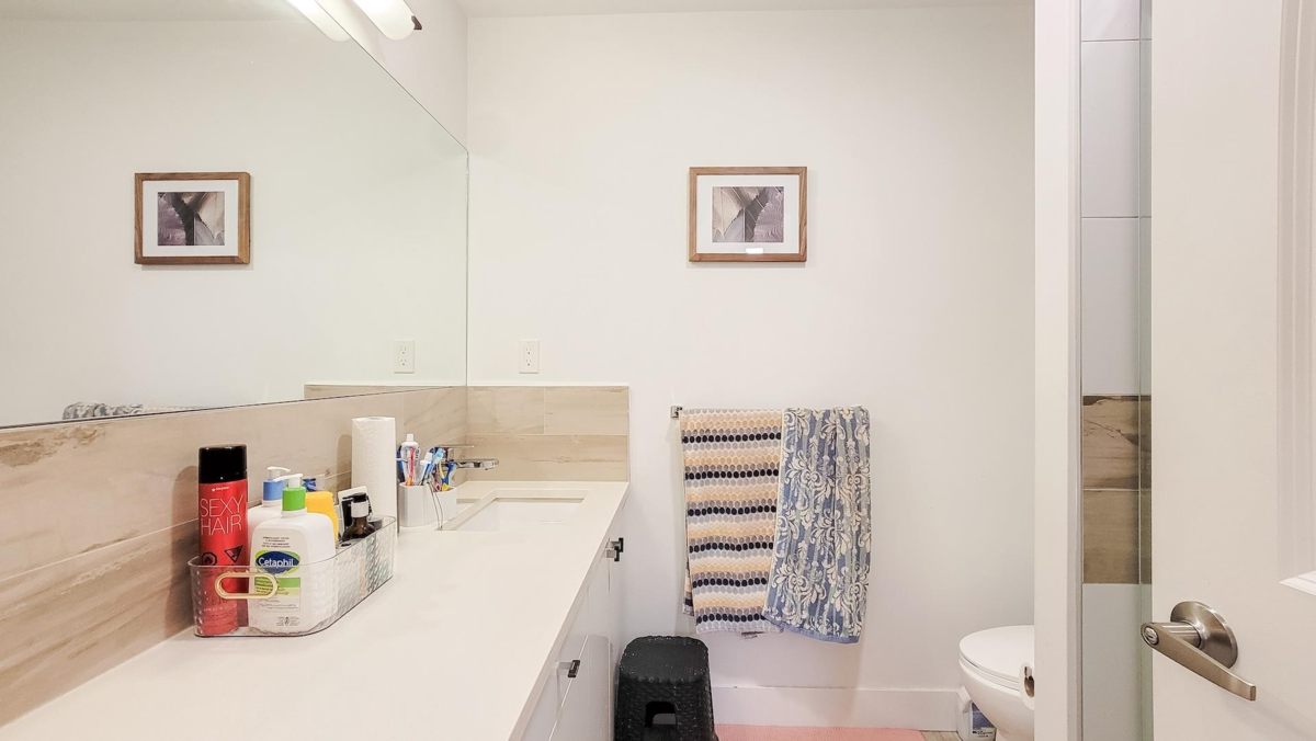 Primary Bathroom Photo of 72 24108 104 Avenue, Maple Ridge, BC