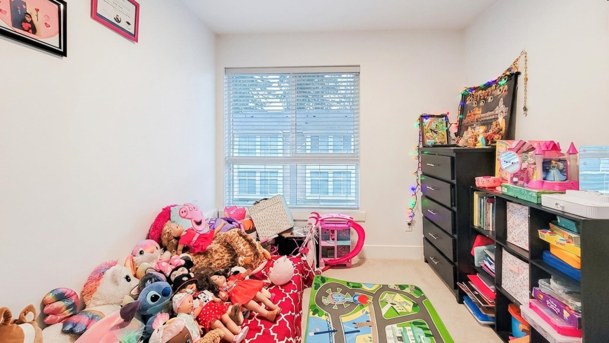 Walk-In Closet Photo of 72 24108 104 Avenue, Maple Ridge, BC