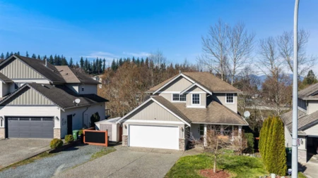 46306 Valleyview Road, Chilliwack, BC, Chilliwack — Single Family Residence for sale