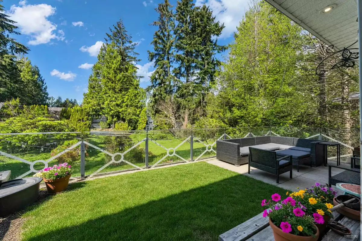 Family Room Photo of 4621 Woodburn Place, West Vancouver, BC