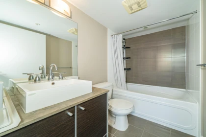 Primary Bathroom Photo of 3607 9981 Whalley Boulevard, Surrey, BC