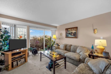 304 4941 Lougheed Highway, Burnaby, BC, Burnaby — Apartment/Condo for sale
