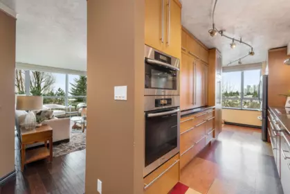 601 6622 Southoaks Crescent, Burnaby, BC, Burnaby — Apartment/Condo for sale
