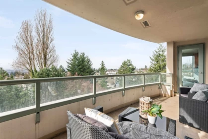 Front Yard Photo of 601 6622 Southoaks Crescent, Burnaby, BC