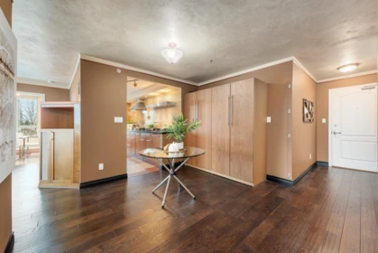 Walk-In Closet Photo of 601 6622 Southoaks Crescent, Burnaby, BC