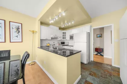 2403 6838 Station Hill Drive, Burnaby, BC, Burnaby — Apartment/Condo for sale