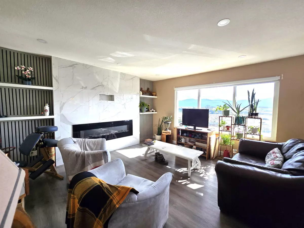 Living Room Photo of 35361 Rockwell Drive, Abbotsford, BC