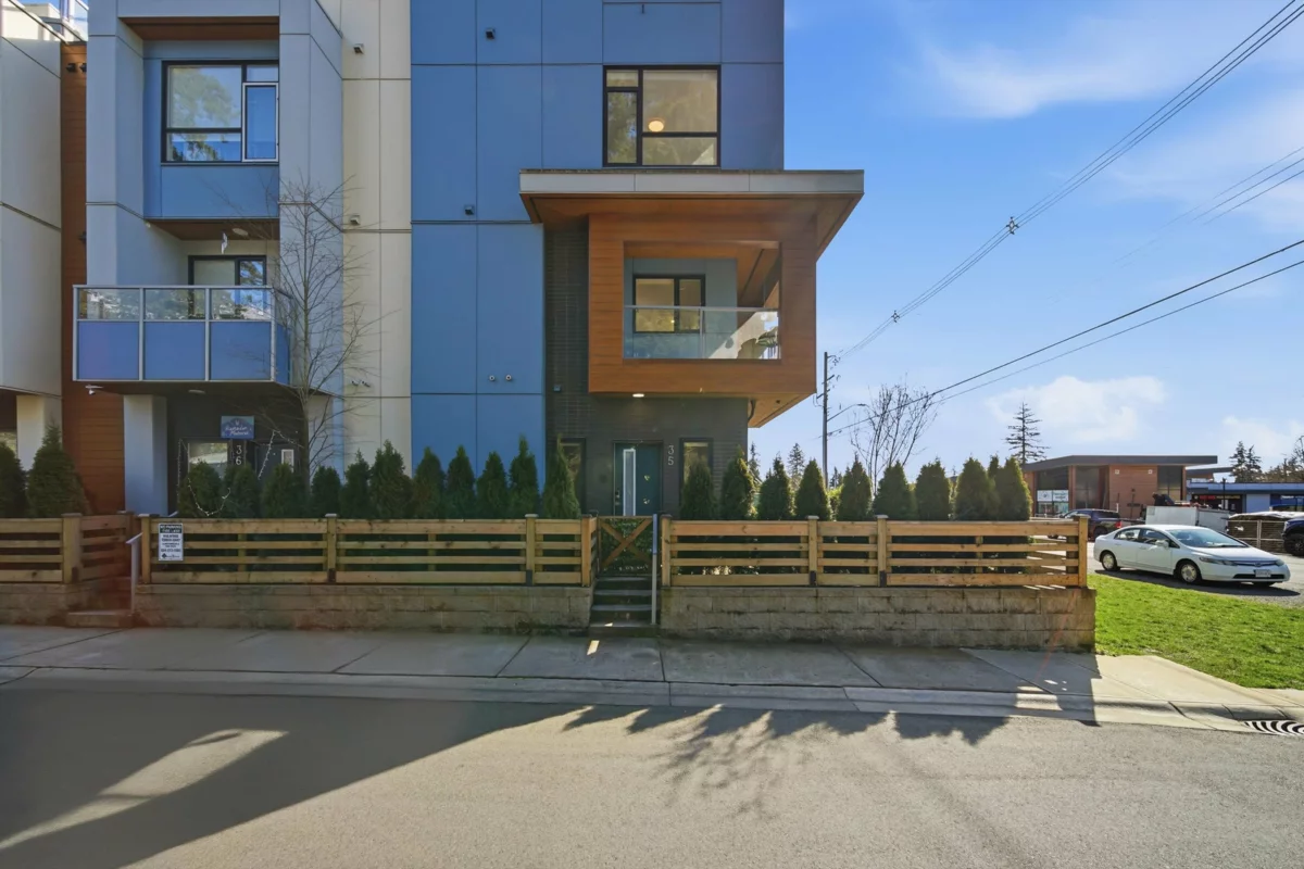 Living Room Photo of 35 5858 132 Street, Surrey, BC