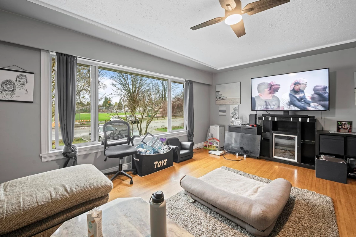 Living Room Photo of 1771 Grant Avenue, Port Coquitlam, BC