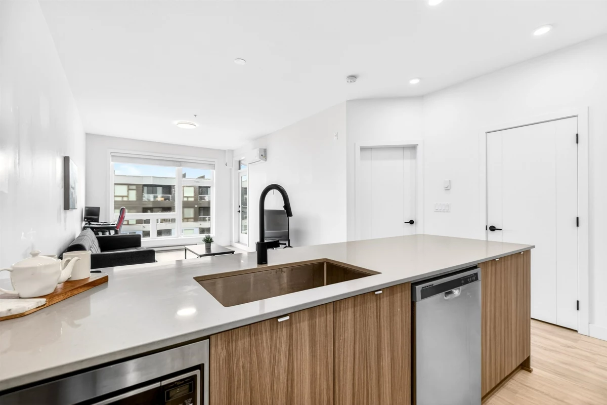 Dining Area Photo of 608 32838 Landeau Place, Abbotsford, BC