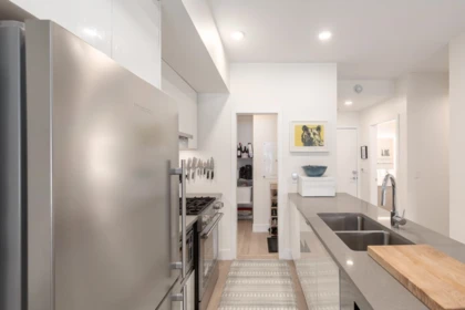 305 2666 Duke Street, Vancouver, BC, Vancouver — Apartment/Condo for sale