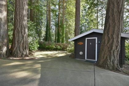 Garden / Landscaping Photo of 5907 Sunshine Coast Highway, Sechelt, BC
