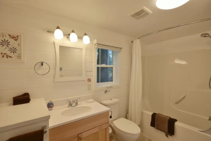 Hot Tub / Spa Photo of 5907 Sunshine Coast Highway, Sechelt, BC