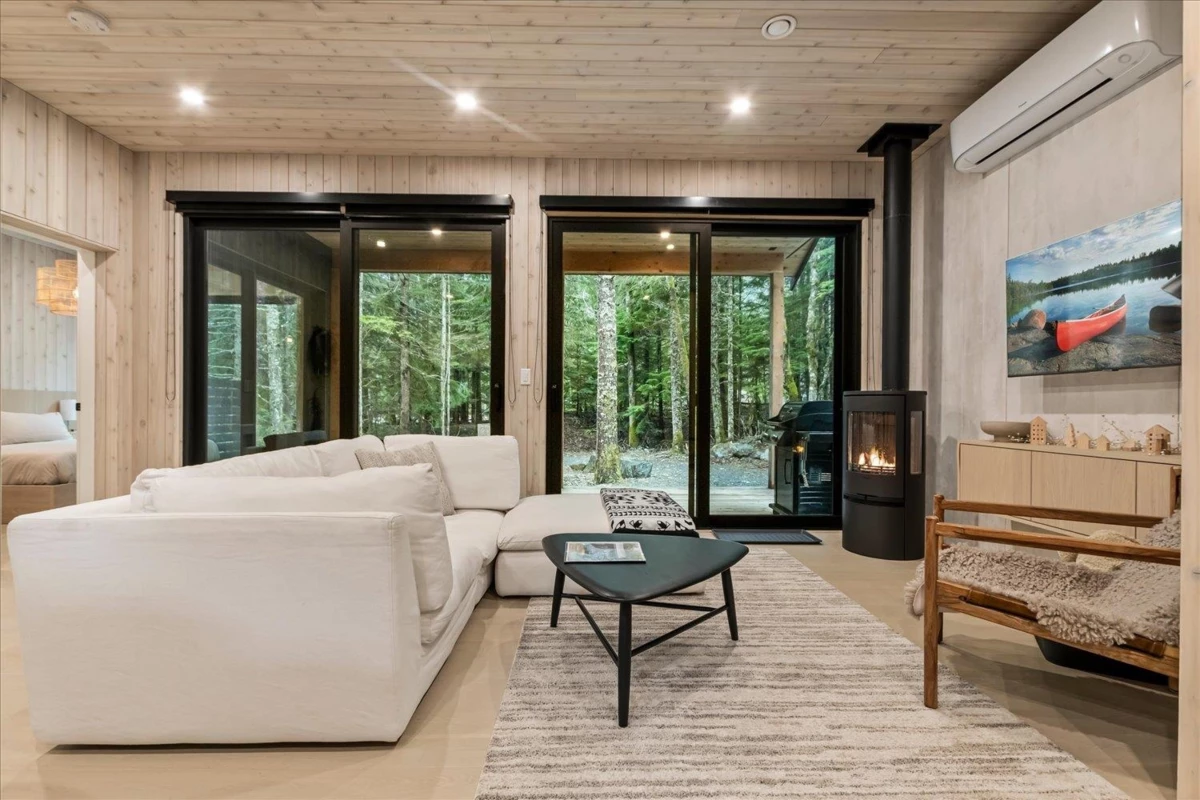 Living Room Photo of SVE9 70971 Old Hope Princeton Highway, Sunshine Valley, BC