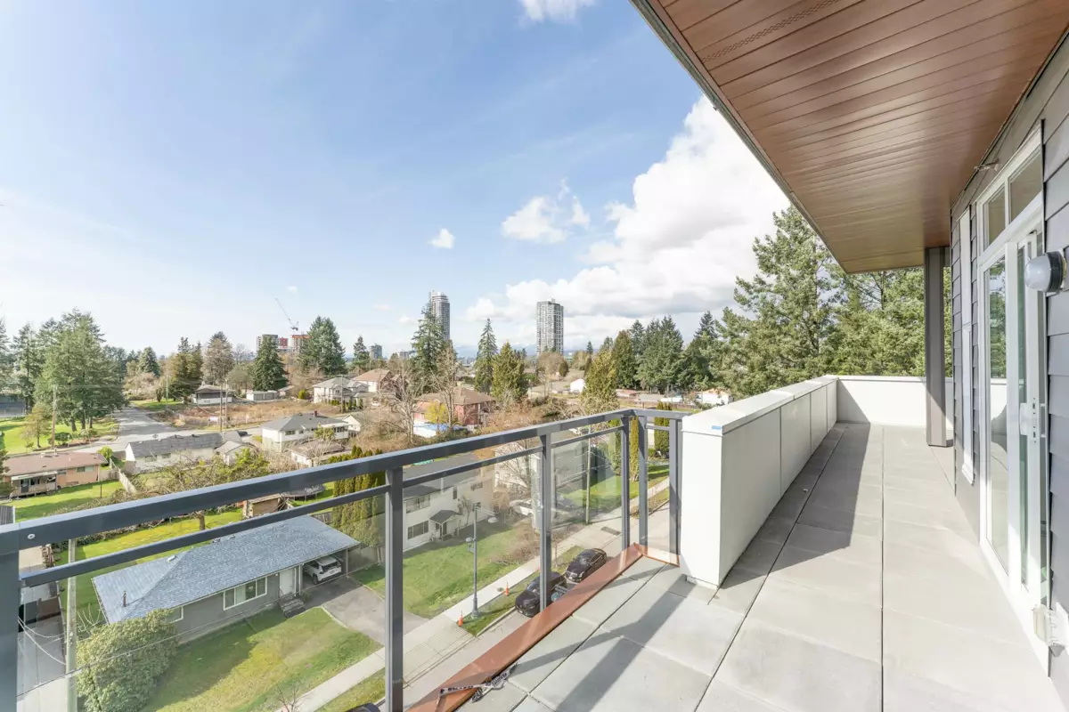 Family Room Photo of 608 10488 138a Street, Surrey, BC