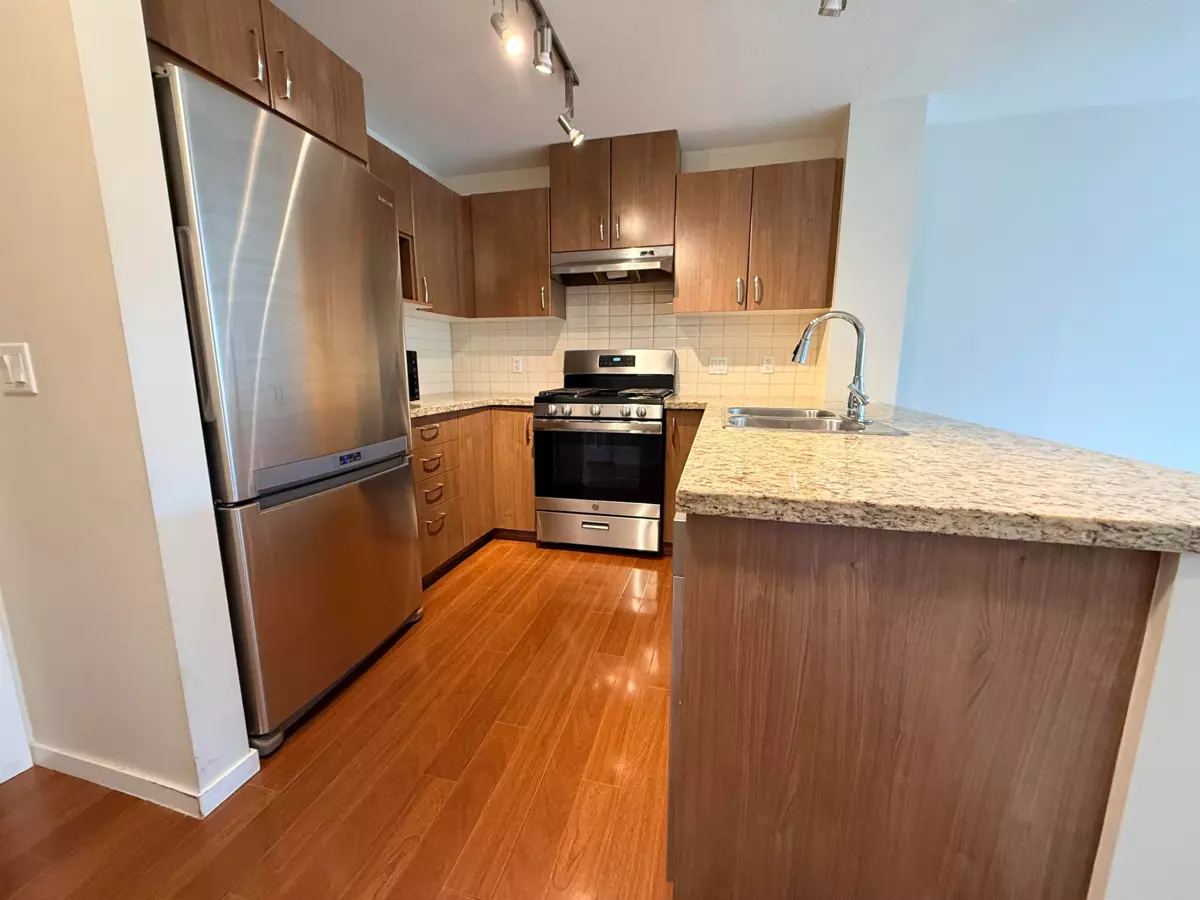 Dining Area Photo of 215 3110 Dayanee Springs Boulevard, Coquitlam, BC