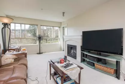 Breakfast Nook Photo of 215 3110 Dayanee Springs Boulevard, Coquitlam, BC