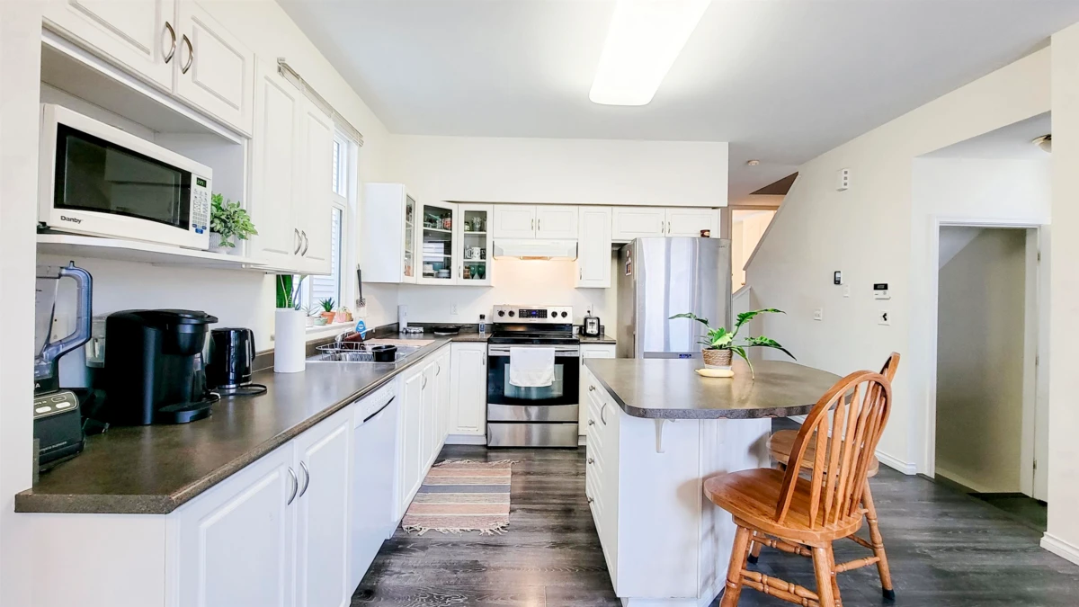 Dining Area Photo of 18455 67 Avenue, Surrey, BC
