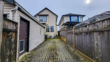 Outdoor Kitchen Photo of 18455 67 Avenue, Surrey, BC