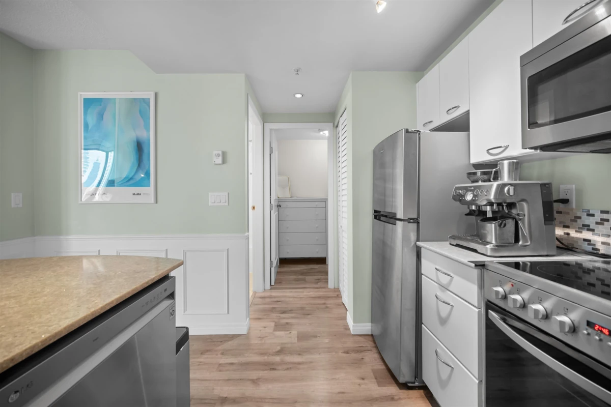 Family Room Photo of 1001 1331 W Georgia Street, Vancouver, BC