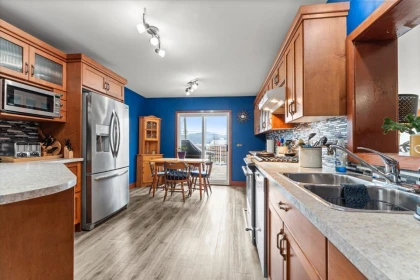 Kitchen Island Photo of 35317 Delair Road, Abbotsford, BC