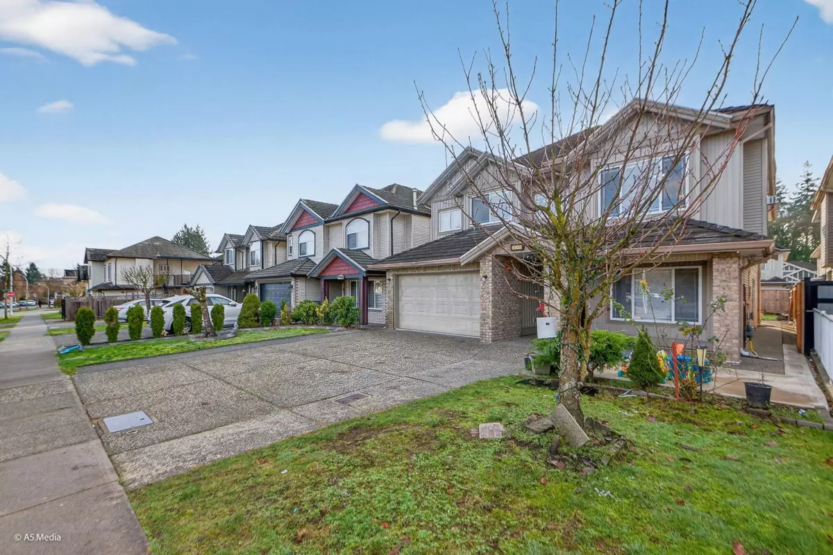 Living Room Photo of 14170 65 Avenue, Surrey, BC