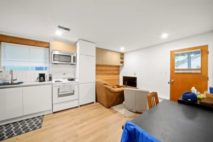 Mudroom Photo of 75 Springer Avenue, Burnaby, BC