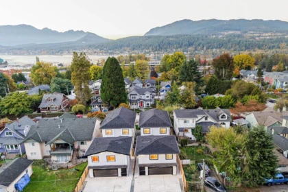 Garden / Landscaping Photo of 2717 Henry Street, Port Moody, BC