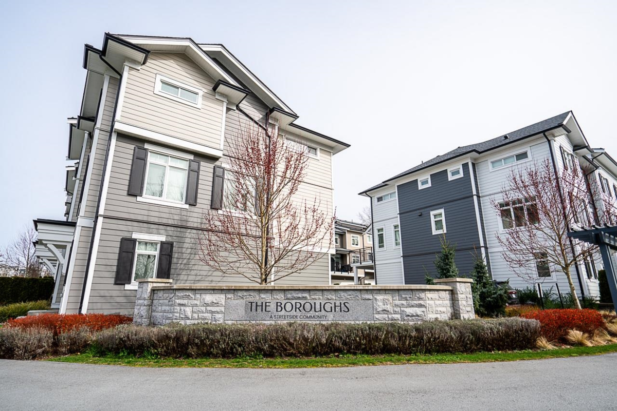 Family Room Photo of 24 2070 Oak Meadows Drive, Surrey, BC